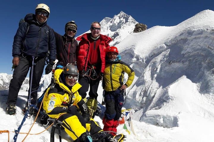 Lobuche Peak Climb: 21-Day Everest-Region Expedition Guide