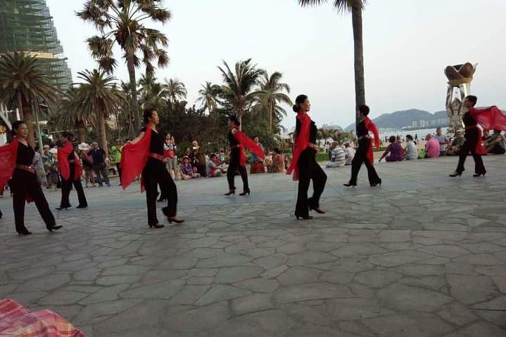 Sanya Bay Walking Tour: Taste Local Hainanese Life and Snacks photo 2