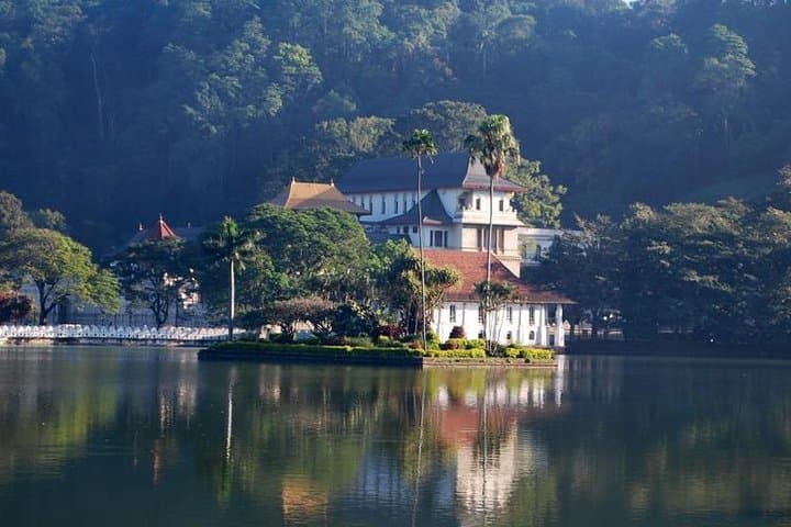 Private Sri Lanka Tour: Kandy, Sigiriya, Galle & Bentota (6 Nights) photo 2