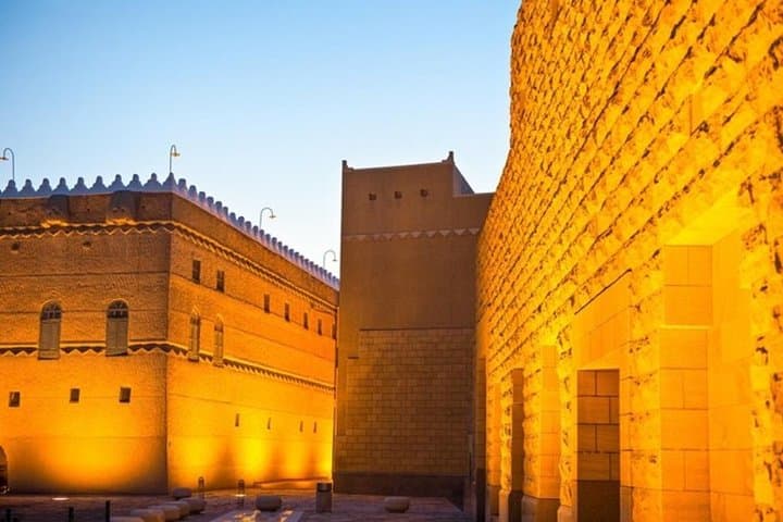 9-Day Riyadh, Edge of the World & Jeddah Tour — Culture, Desert & Heritage photo 2