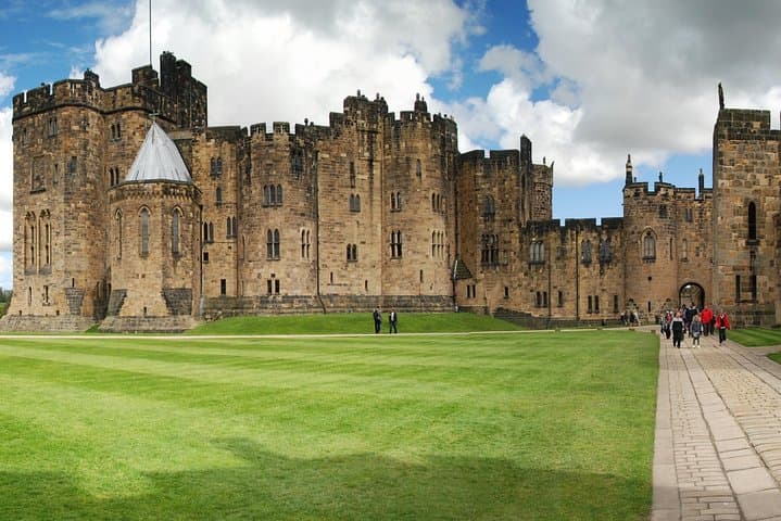 Alnwick Castle, Holy Island & Scottish Borders Day Tour from Edinburgh