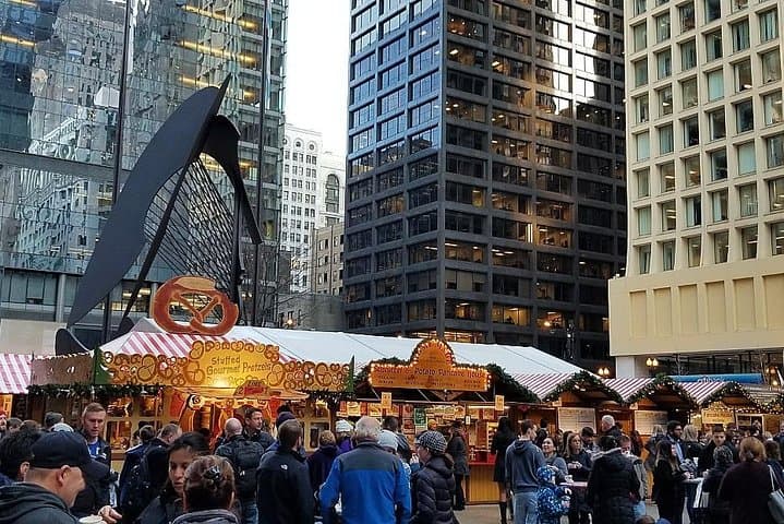 Chicago Christmas Loop Walking Tour: Architecture, Holiday Windows & Christkindlmarkt photo 5
