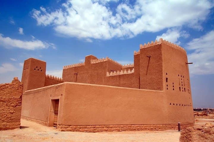 9-Day Riyadh, Edge of the World & Jeddah Tour — Culture, Desert & Heritage photo 3