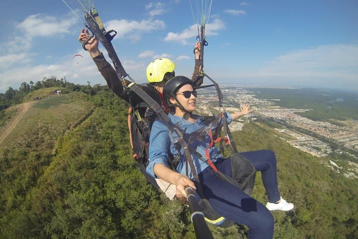 Tandem Paragliding Over Guayaquil: Cerro Blanco Sky Views photo 3