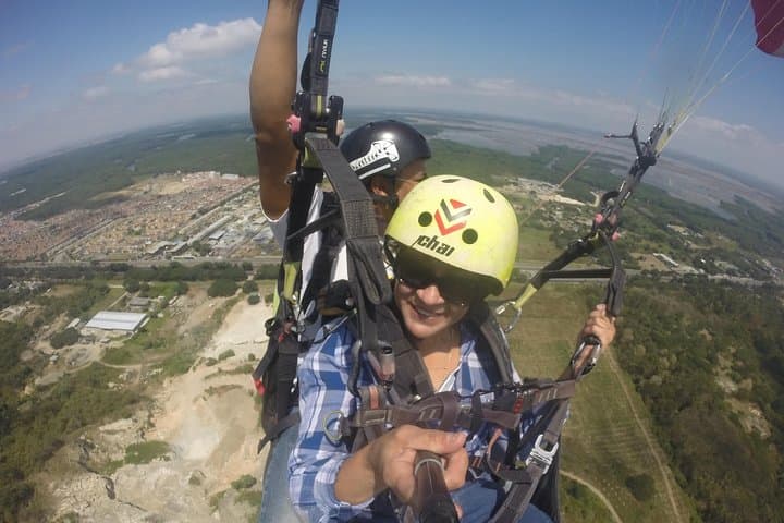 Tandem Paragliding Over Guayaquil: Cerro Blanco Sky Views photo 4