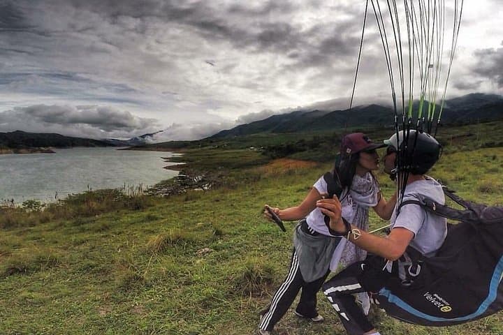 Paragliding San Félix: Tandem Flights Over Medellín's Aburrá Valley