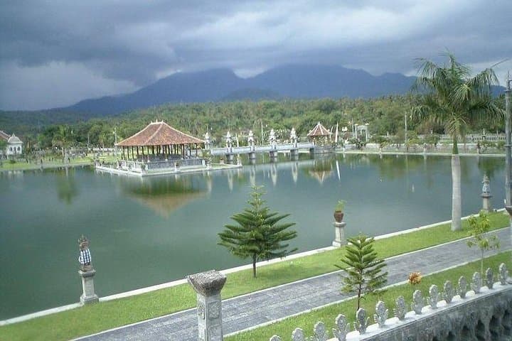 East Bali Day Tour: Lempuyang Gate, Tirta Gangga & Virgin Beach photo 4