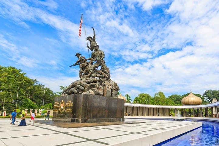 Private Full-Day Kuala Lumpur City Tour: Petronas Twin Towers, Batu Caves & Cultural Sights photo 5