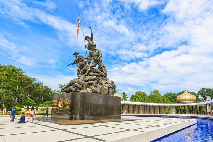 Full-Day Kuala Lumpur Shore Excursion: Petronas Twin Towers & Batu Caves photo 6