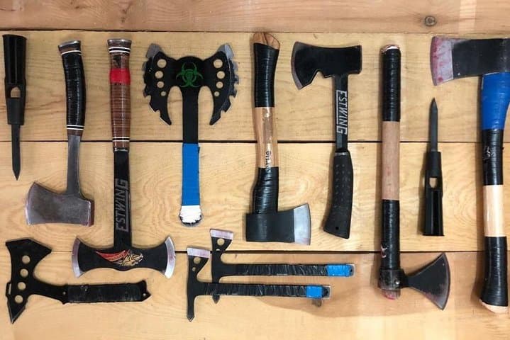 Premium Ax Throwing Experience in Madrid: 2-Hour Skills & Competition photo 2