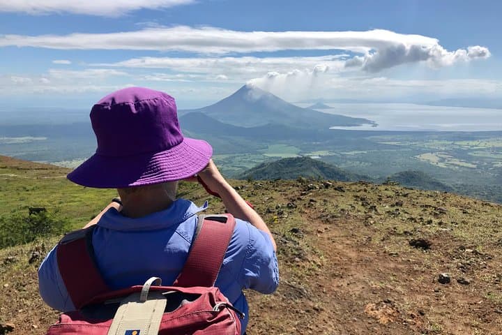 Hike El Hoyo Volcano: Private Guided Trek from León, Nicaragua