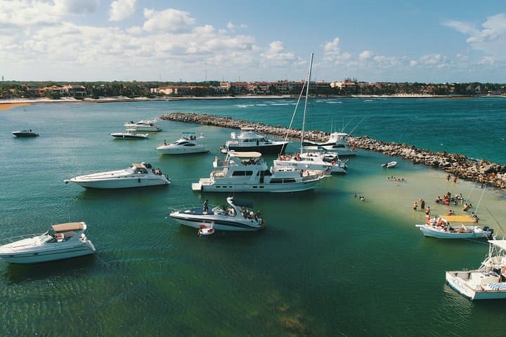 Private 53' Hatteras Yacht to Inha Reef — 4-Hour Playa del Carmen Charter photo 4