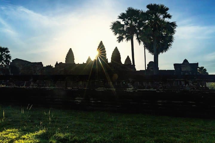 3-Day Angkor Adventure Tour: Sunrise at Angkor Wat & Tonle Sap Sunset photo 3