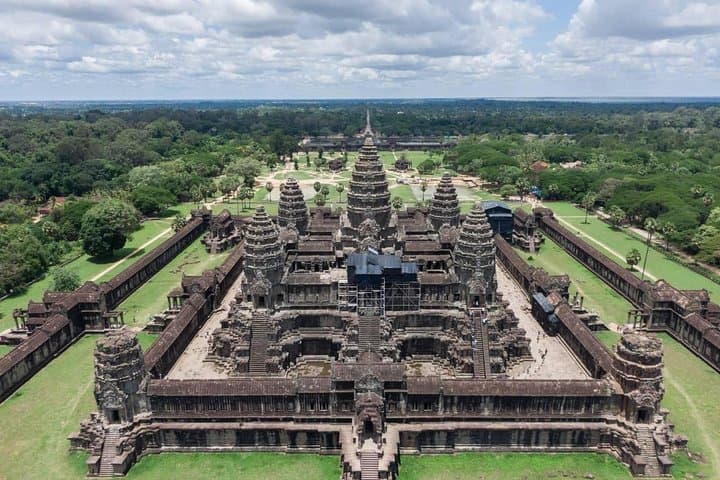 3-Day Angkor Adventure Tour: Sunrise at Angkor Wat & Tonle Sap Sunset photo 4