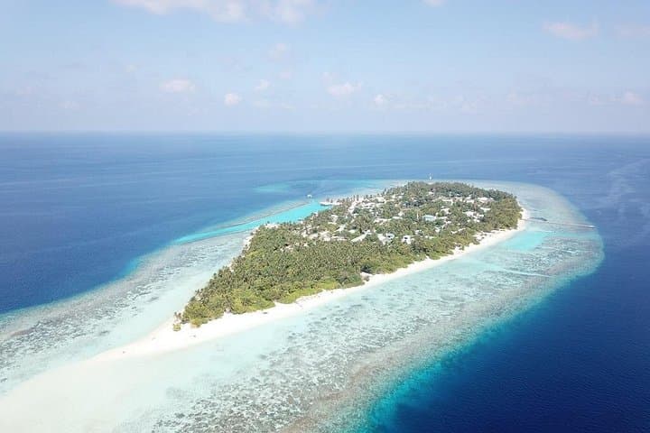 4-Night Solo Island Stay in Omadhoo — Manta Snorkeling & Local Culture