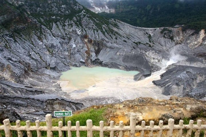 Bandung Day Trip: Tangkuban Perahu Volcano, Sari Ater Hot Springs & Saung Angklung Udjo photo 3
