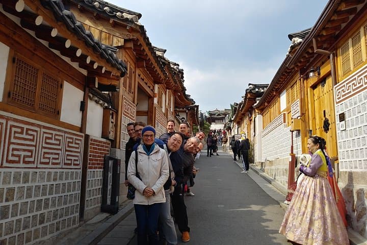 Seoul Historical Walking Tour: City Hall, Cheonggyecheon & Bukchon Exploration photo 4