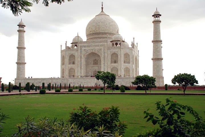 Sunrise at the Taj Mahal: Overnight Agra Tour from Hyderabad photo 2