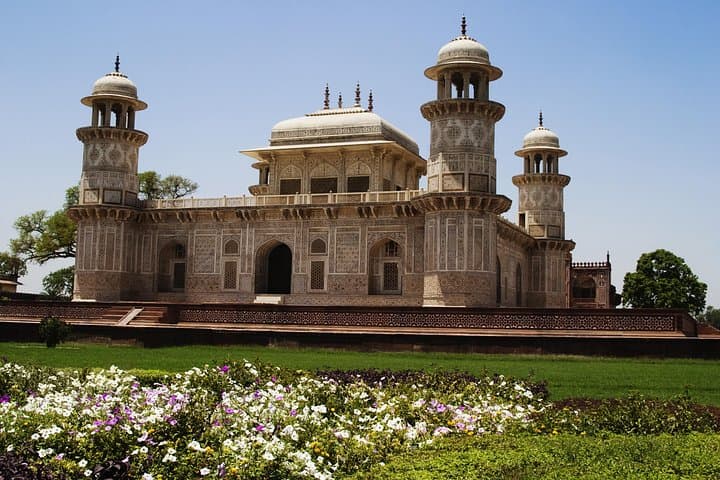 Sunrise at the Taj Mahal: Overnight Agra Tour from Hyderabad photo 3