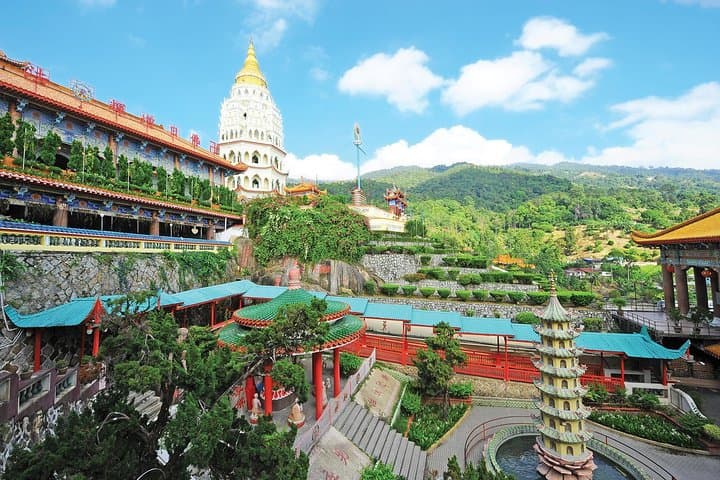 Penang Hourly Private Tour: Custom Driver-Guide for George Town, Penang Hill & Temples photo 5