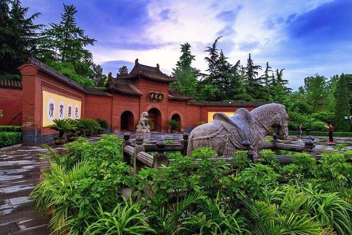 2-Day Private Shaolin Temple & Longmen Grottoes Tour from Guangzhou photo 4
