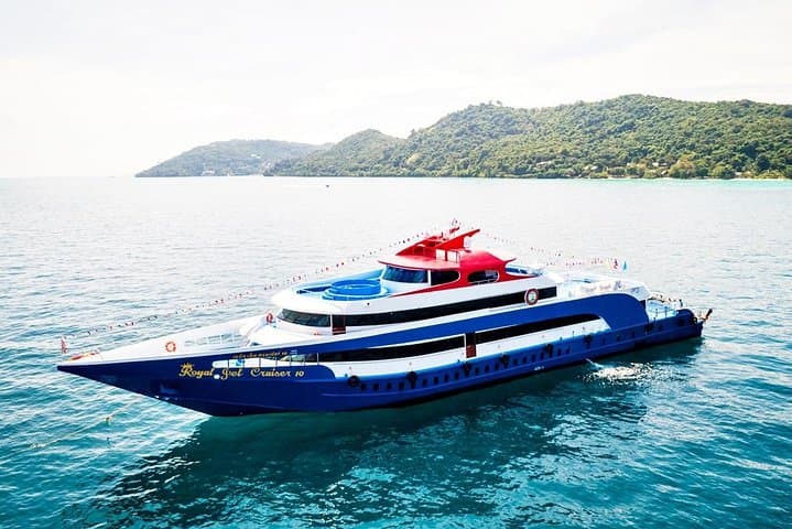 Phi Phi Islands Big Boat Tour with Lunch: Full-Day Snorkel from Phuket