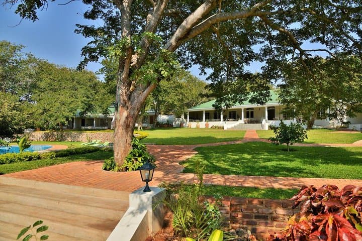 Victoria Falls 5-Day Batonka Guest Lodge Package: Falls, Chobe Safari & Zambezi Cruise photo 4