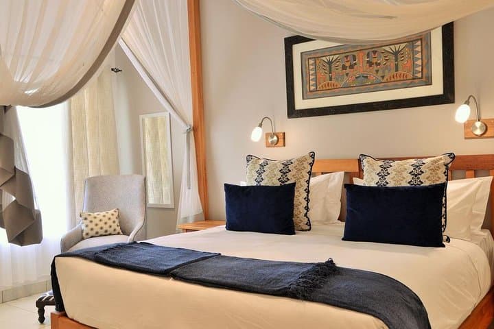 Victoria Falls 5-Day Batonka Guest Lodge Package: Falls, Chobe Safari & Zambezi Cruise photo 5