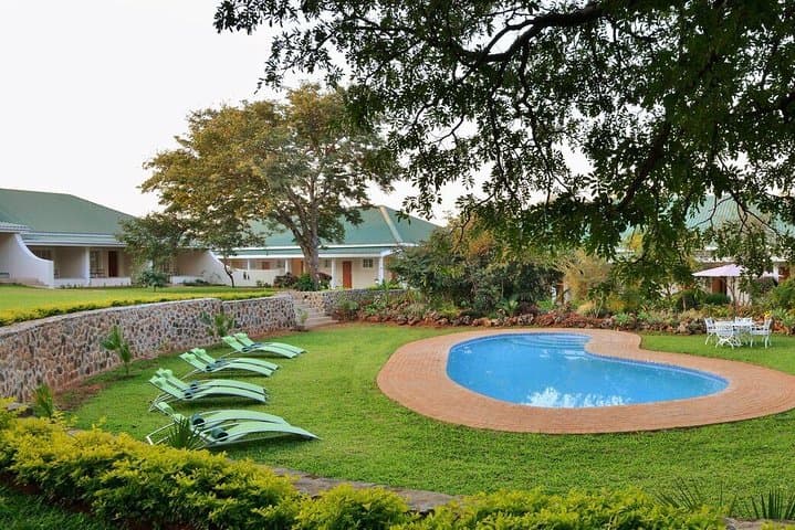Victoria Falls 5-Day Batonka Guest Lodge Package: Falls, Chobe Safari & Zambezi Cruise photo 6