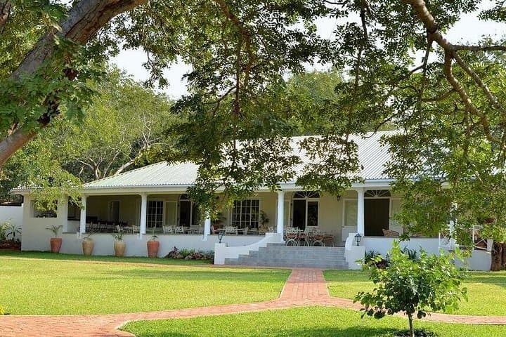Batonka Guest Lodge: 4-Day Victoria Falls & Chobe Safari Package
