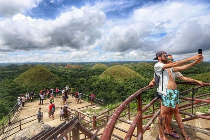 Cebu to Bohol Day Trip: Loboc River Cruise, Chocolate Hills & Tarsier Encounter photo 4