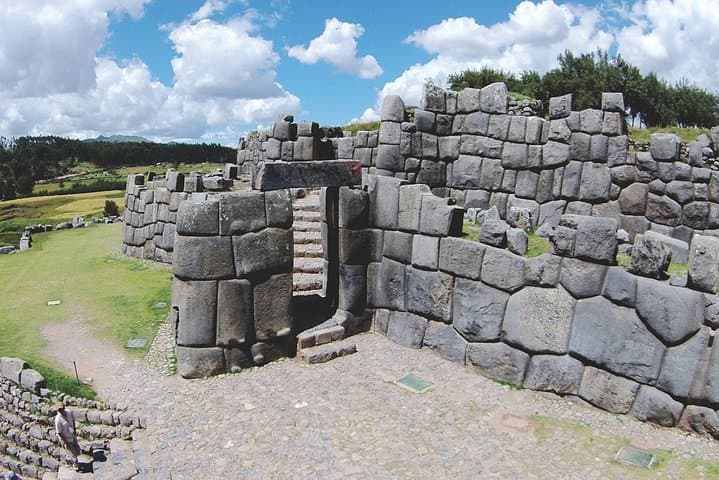 5-Day Cusco, Machu Picchu & Rainbow Mountain — All-Inclusive Sacred Valley Adventure photo 4