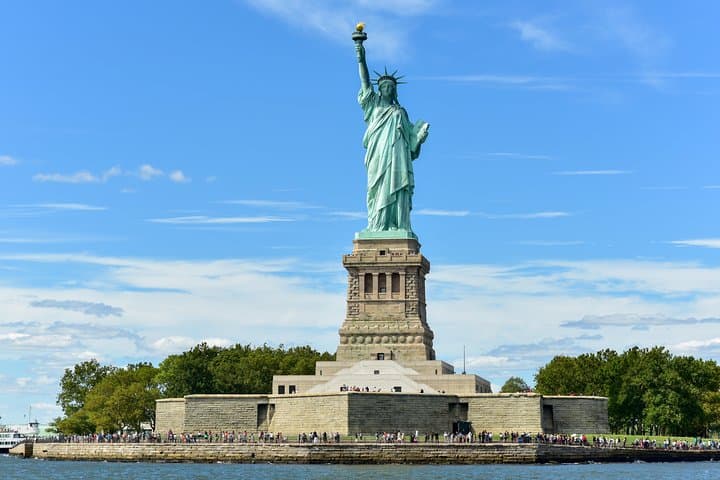 Private Manhattan Speedboat Tour: NYC Harbor Photo Charter photo 3