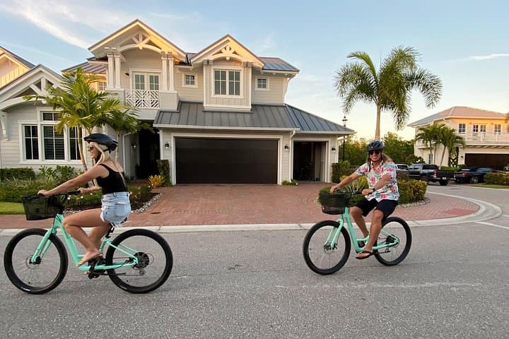 Guided Bike Tour Downtown Naples: Tin City to Naples Pier photo 1