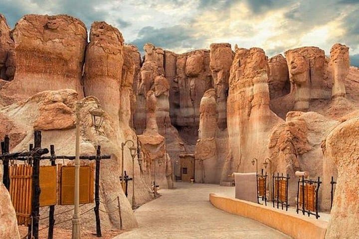 Full-Day Al Qara Hill & Jawatha Al-Ahsa Tour from Riyadh: Explore Ancient Oasis Culture