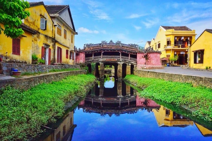 Hoi An Lantern Boat Tour: Old Town Walk, Japanese Bridge & River Lantern Release