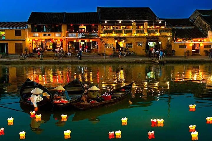 Hoi An Lantern Boat Tour: Old Town Walk, Japanese Bridge & River Lantern Release photo 4