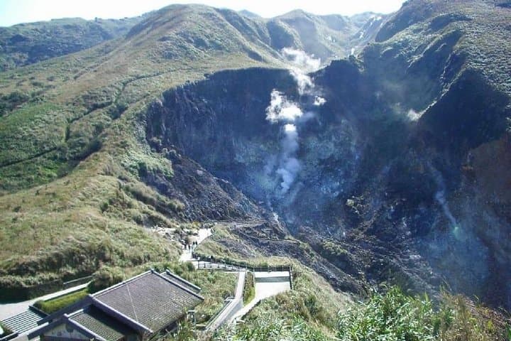 Yangmingshan National Park & Hot Spring Afternoon Tour: Volcano Views and Soaks photo 2