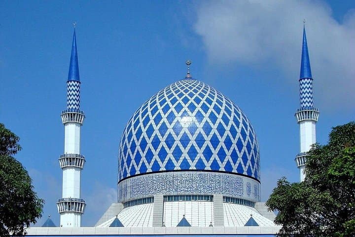 Batu Caves and Blue Mosque: Half-Day Cultural Tour from Kuala Lumpur photo 1