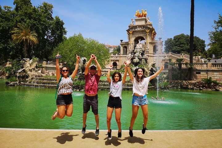 Kickstart Barcelona: 2-Hour Private City Highlights Tour for Newcomers