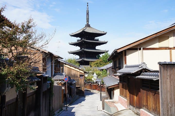 Private Kyoto Walking Tour: Fushimi Inari, Gion & Kiyomizudera Day Tour photo 2