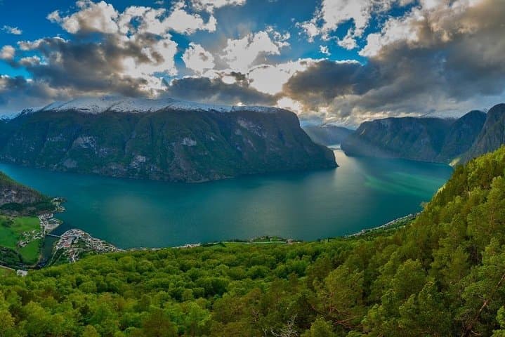 Explore Norway's UNESCO Fjords and Njardarheimr Viking Village from Flåm