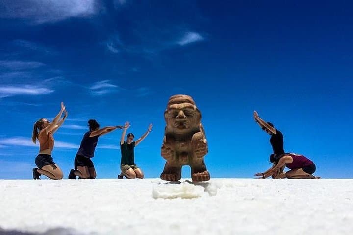 Uyuni Salt Flats Day Trip — Salar de Uyuni English Guide