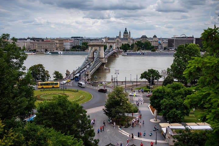 Private Mercedes S‑Class & BMW7 Half‑Day Luxury Budapest City Tour photo 5