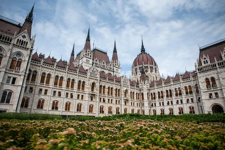 Private Mercedes S‑Class & BMW7 Half‑Day Luxury Budapest City Tour photo 6