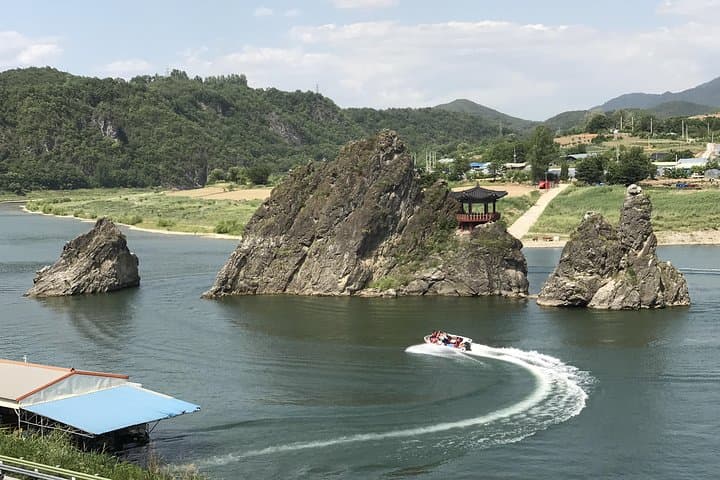 Danyang & Chungju Lake Day Trip from Seoul — Mancheonha Skywalk, Lake Cruise & Eight Views
