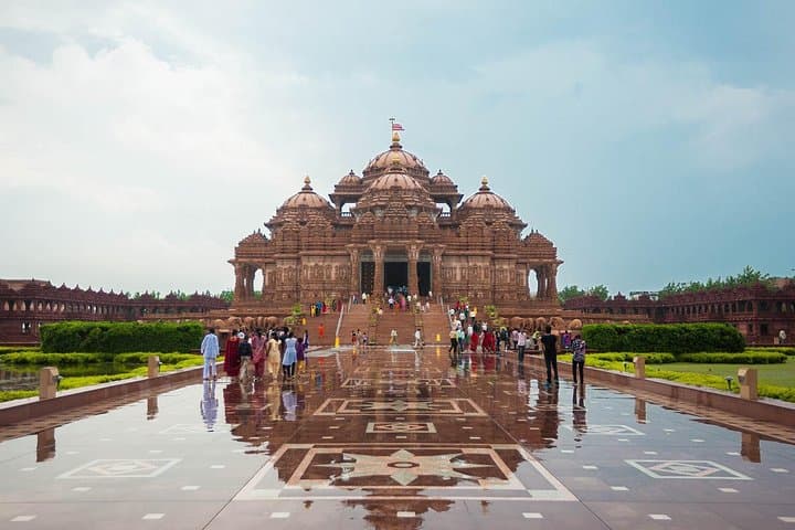 Akshardham Temple Tour: Exploring New Delhi’s Modern Hindu Architecture