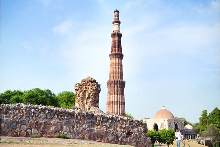 Mehrauli Archaeological Park Guided Walking Tour — Qutub Minar & Hidden Ruins photo 3