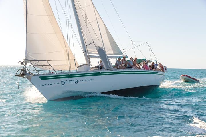Overnight Sailing to Whitehaven Beach: Prima Whitsundays 2-Day Cruise
