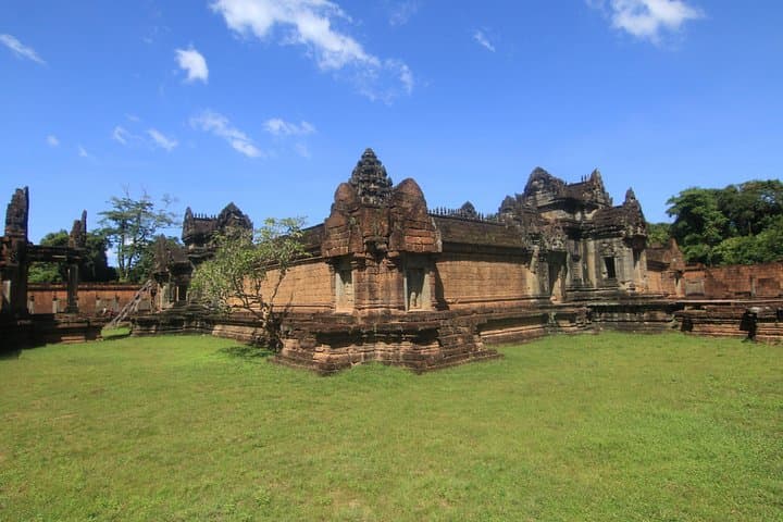 Banteay Srei & Tonle Sap Day Tour — Temples, Lunch, and Floating Villages from Siem Reap photo 4